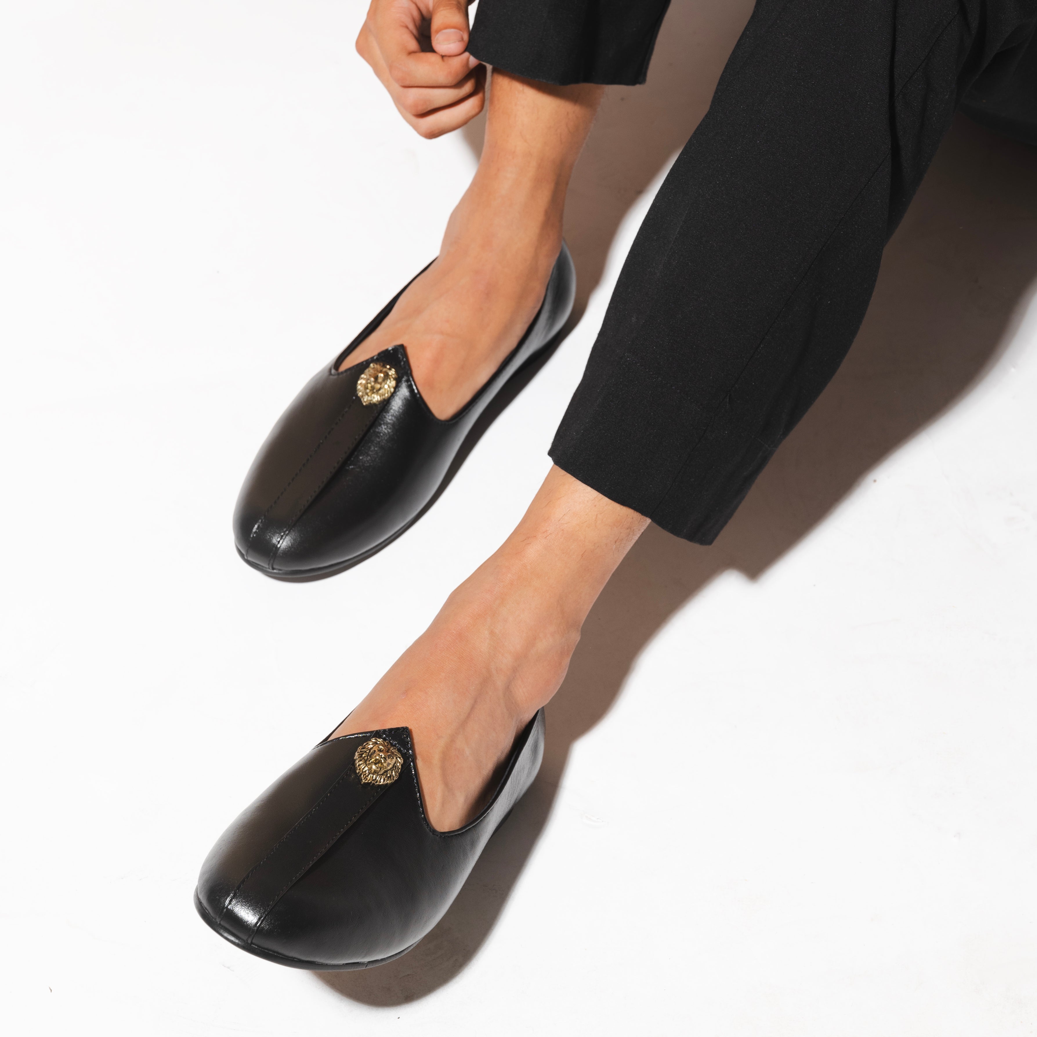 Pasha©️ Leather Juttis (Black)