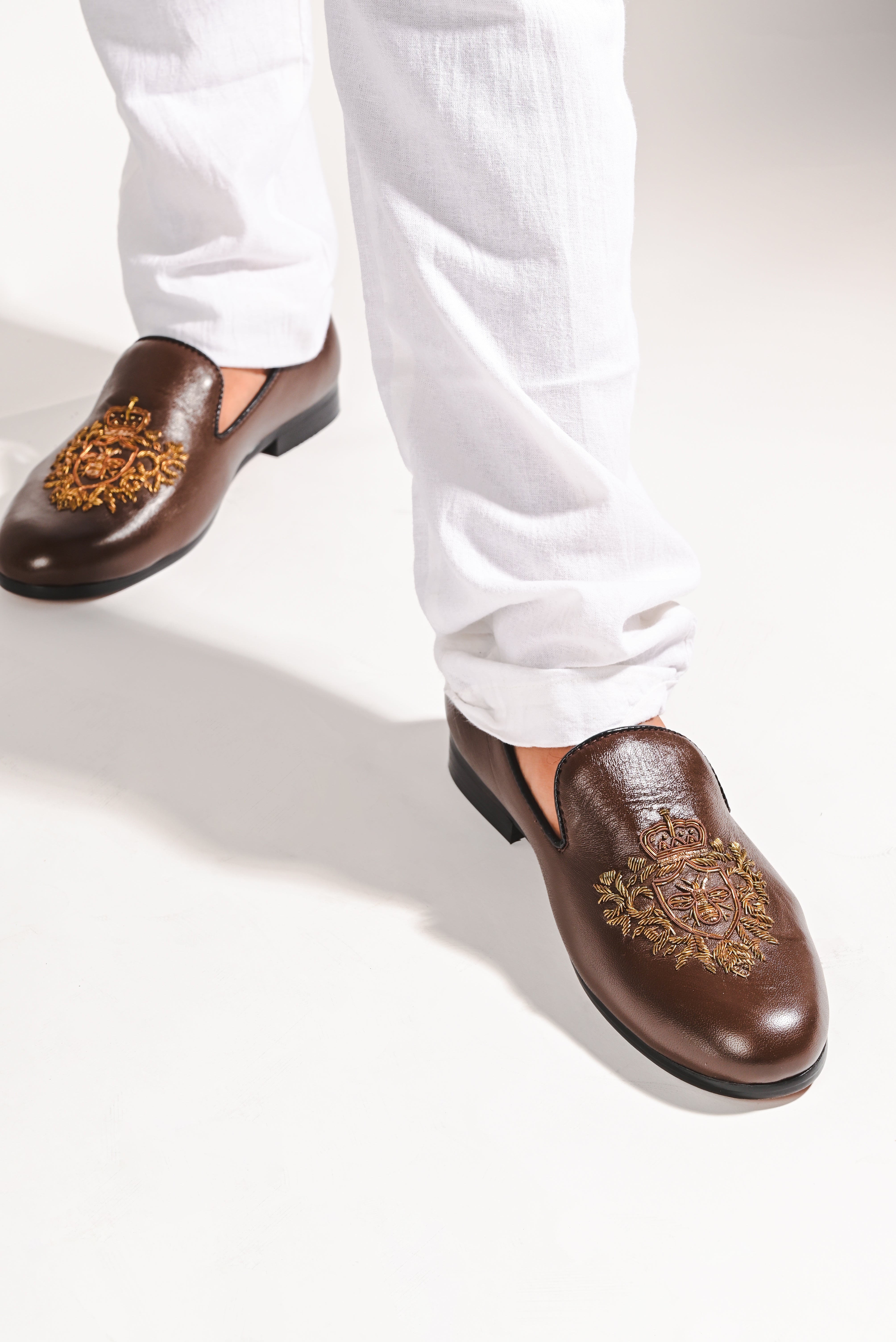 The Regal Bee Slipons (Brown)