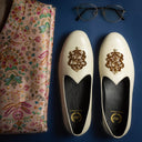 Royal Crest©️ Leather Juttis (Ivory White)(Patent Copyright Artwork) — White juttis | Modello Domani