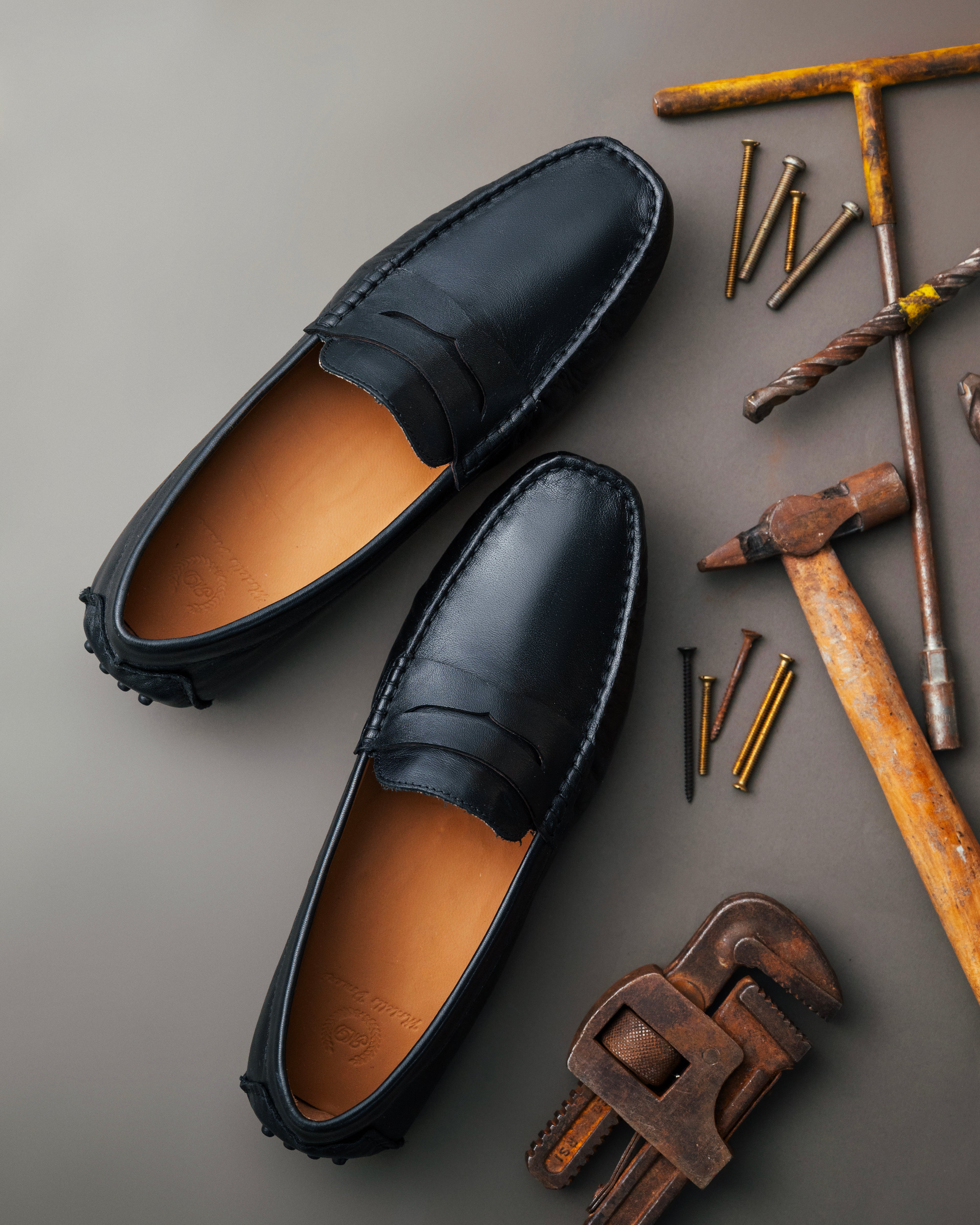 Gommino Leather Penny Loafers (Black)