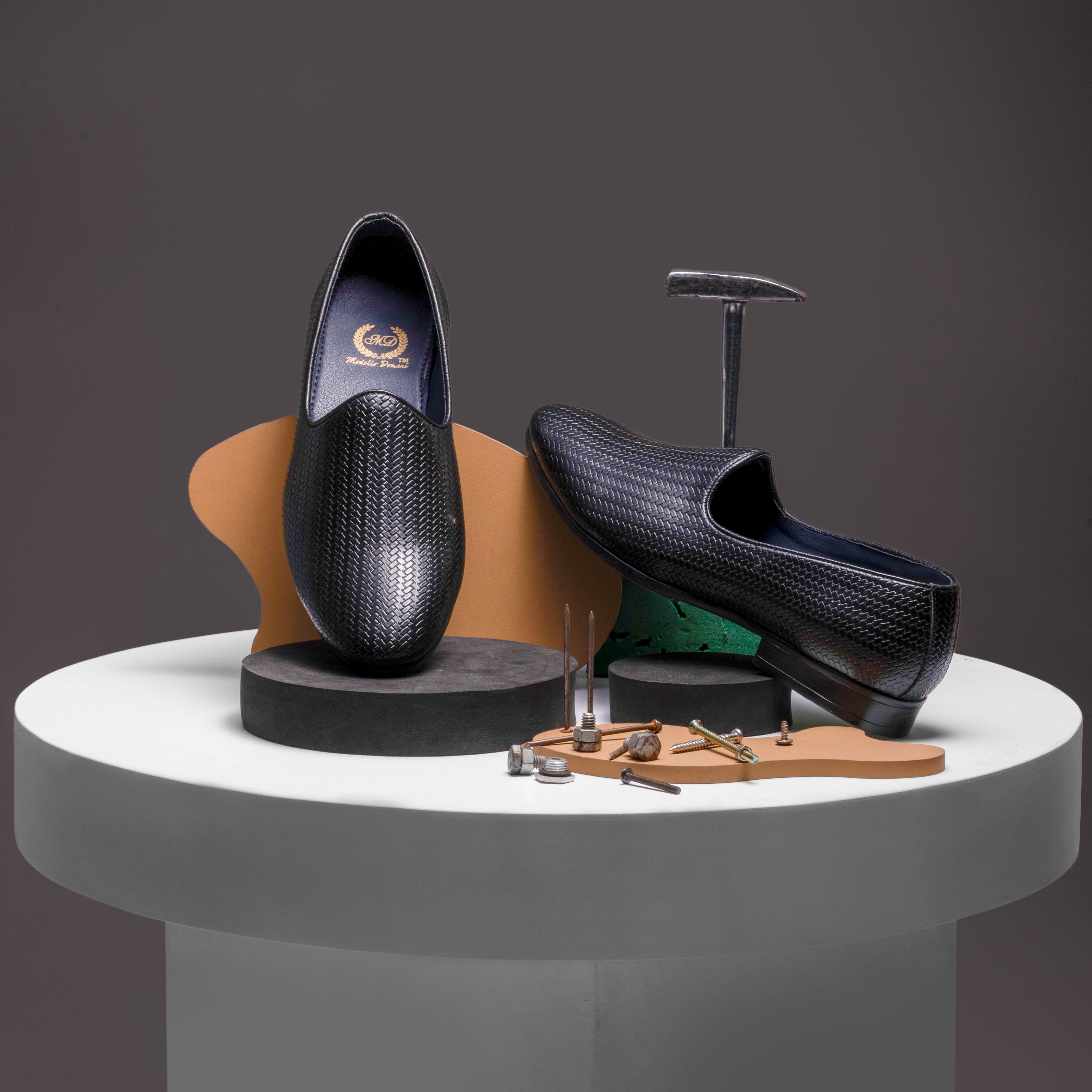 Textured Fusion Jutti Slipons (Black)