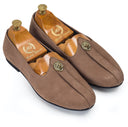 Pasha Suede Juttis (Sand Beige) — Beige juttis | Modello Domani