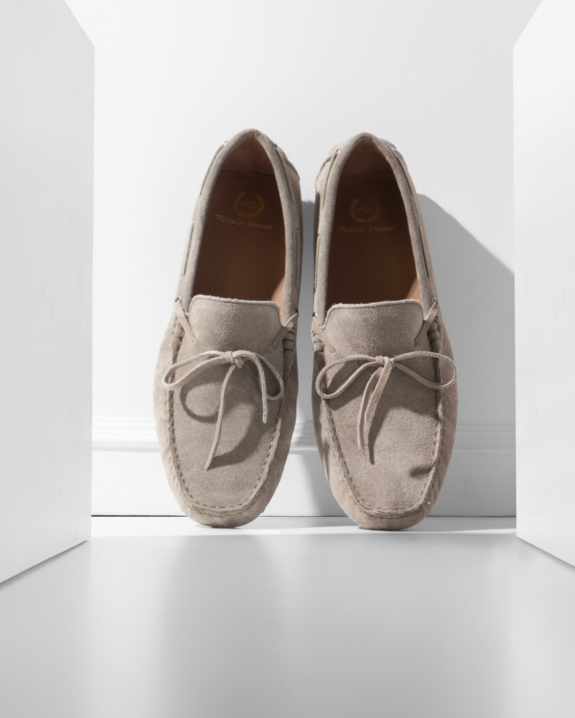 Gommino Leather Bow Loafers (Grey)